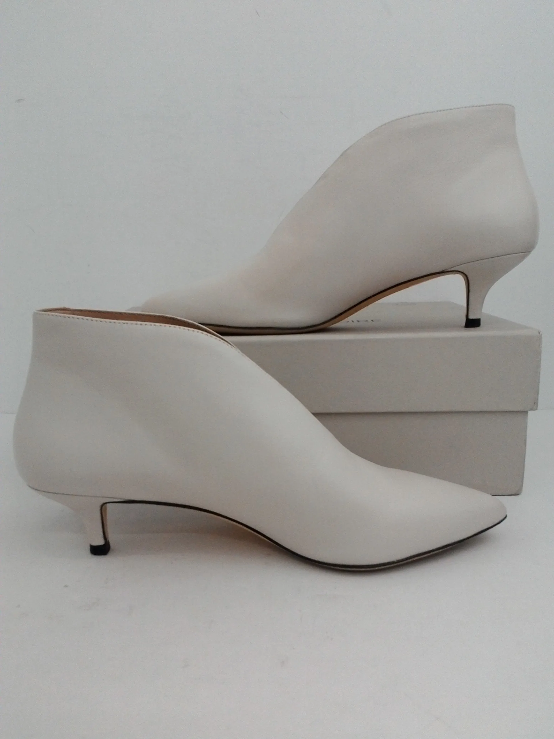 Pour La Victoire Women's Koracl  White Leather Booties Size 9 M