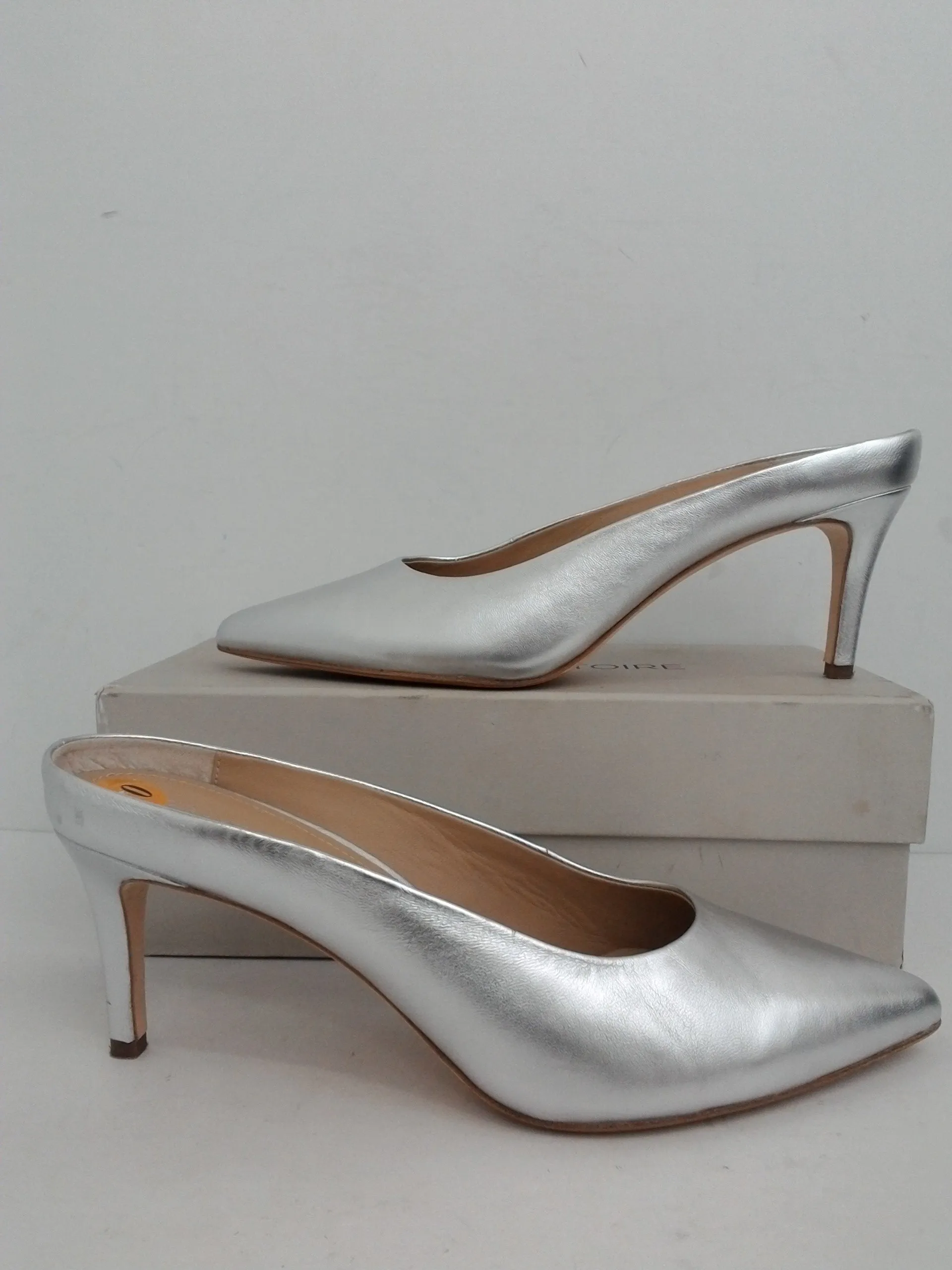 Pour La Victoire Women's Silver Leather Mule Size 10