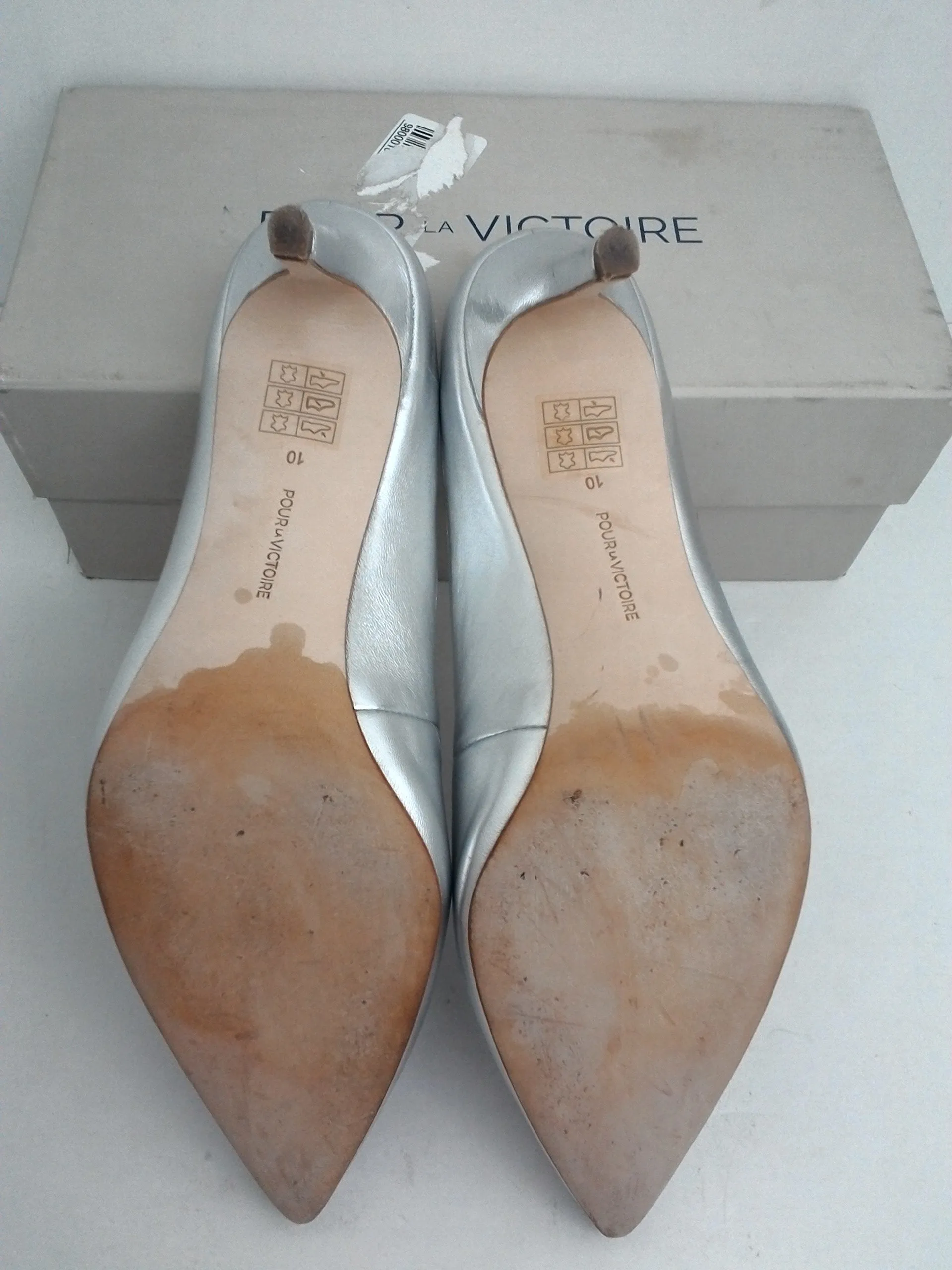 Pour La Victoire Women's Silver Leather Mule Size 10